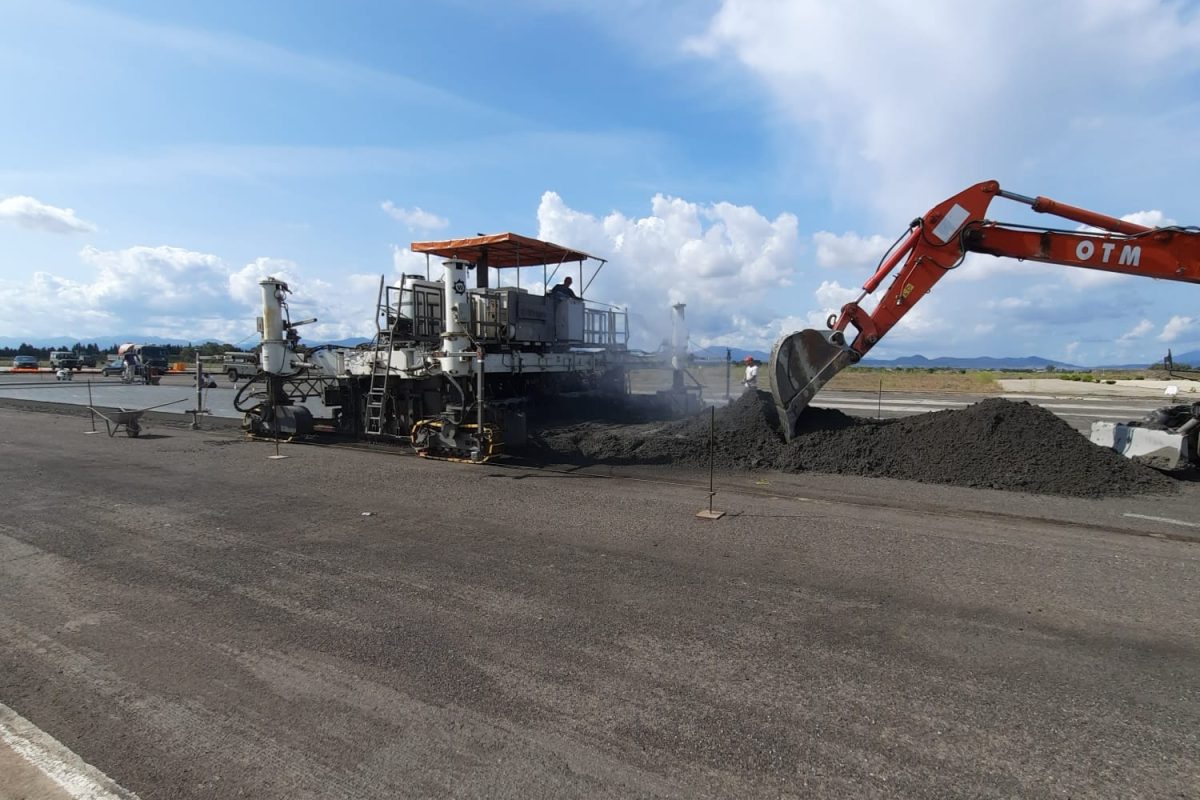 Aeroporto militare Decimomannu (CA) - pav. rigida con slipform Witgen SP-850 22.09 (5)